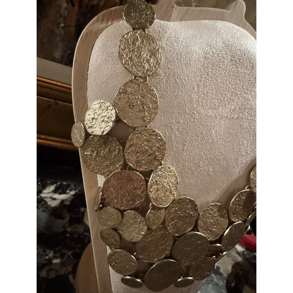 Banana Republic Gold-Tone Textured Disc Statement‎ Necklace Early 2000s - Picture 4 of 8